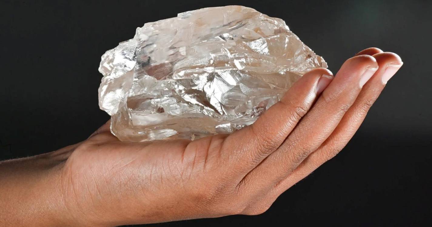 Diamante com tamanho excecional de 2.492 quilates encontrado no Botsuana