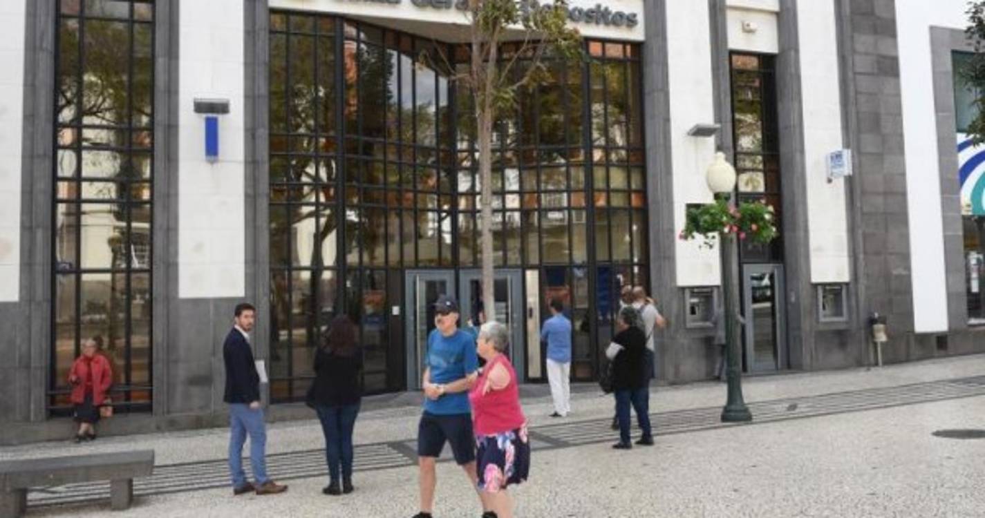 Agências no número mais baixo desde 1997