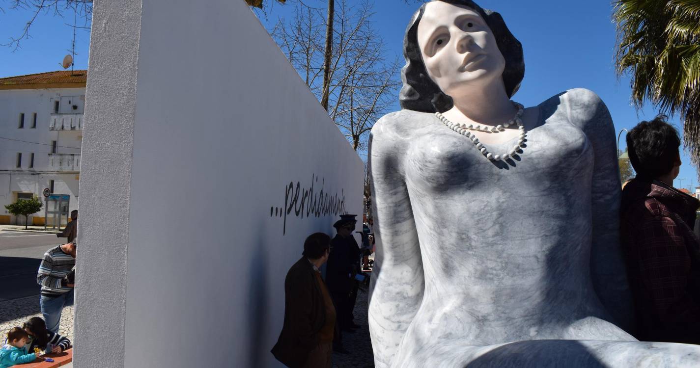 Obra do escultor Francisco Simões homenageia Florbela Espanca em Vila Viçosa