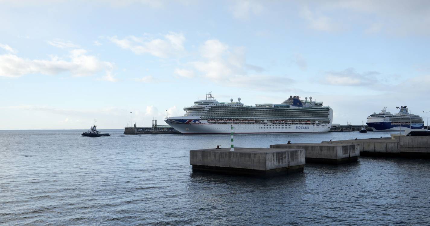 Cruzeiros: Três navios a pernoitar no porto do Funchal