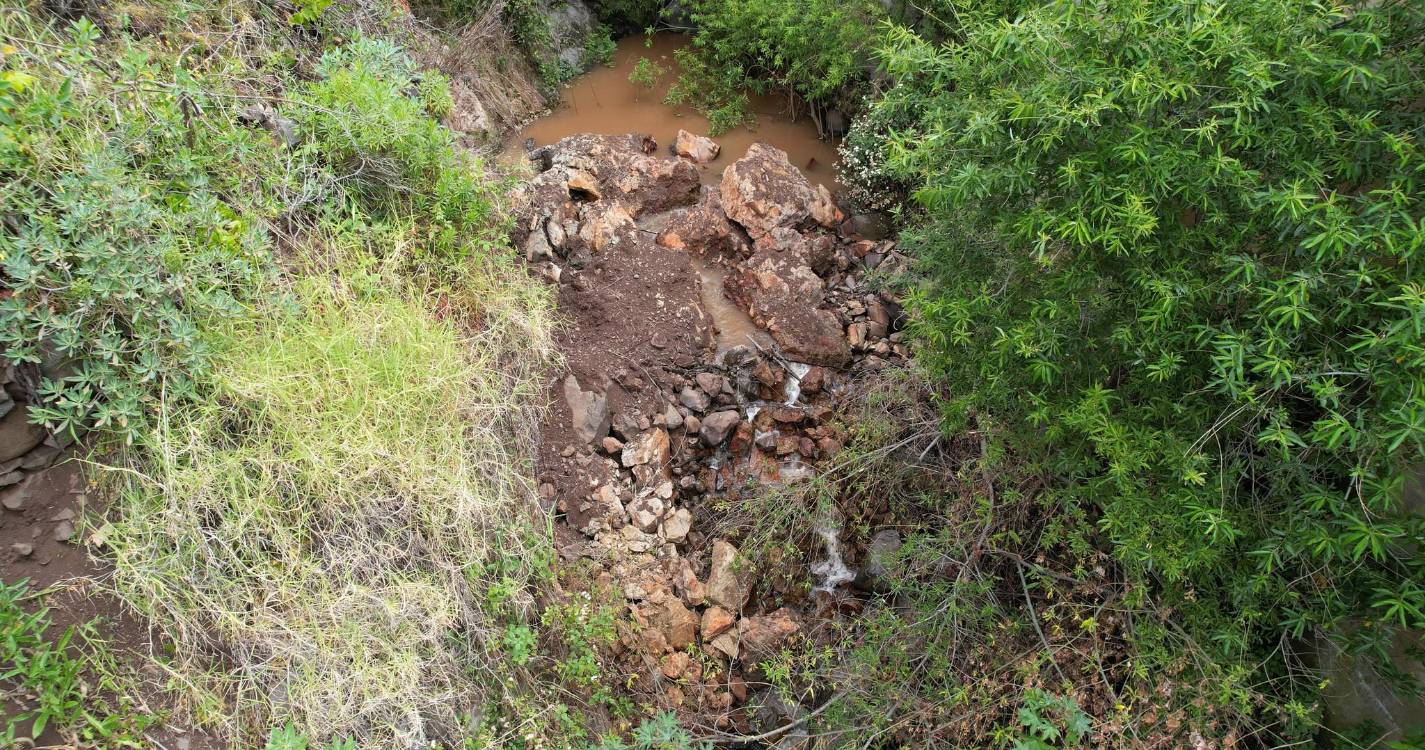 Derrocada nas imediações da ETAR da Calheta