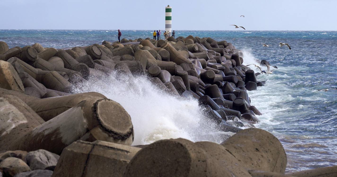 Madeira sob aviso de agitação marítima forte