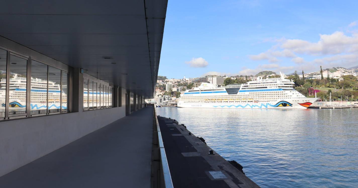 Majestic Princess junta-se esta noite ao AIDAblu no Porto do Funchal