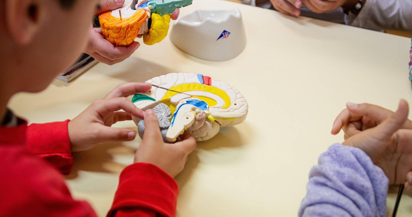 Cientista foi ao encontro da escola em Câmara de Lobos (com fotos)