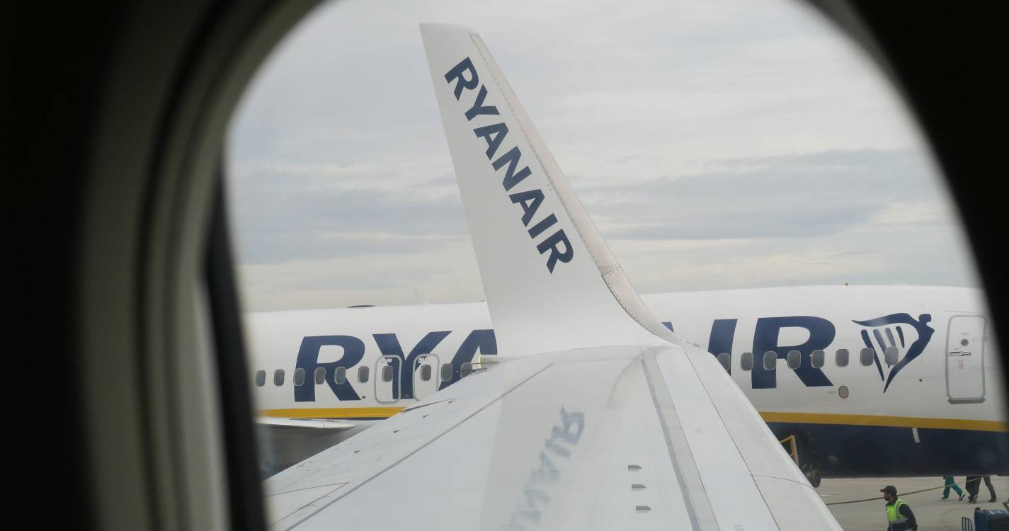 Passageiro socorrido após aterragem de voo da Ryanair no Aeroporto da Madeira