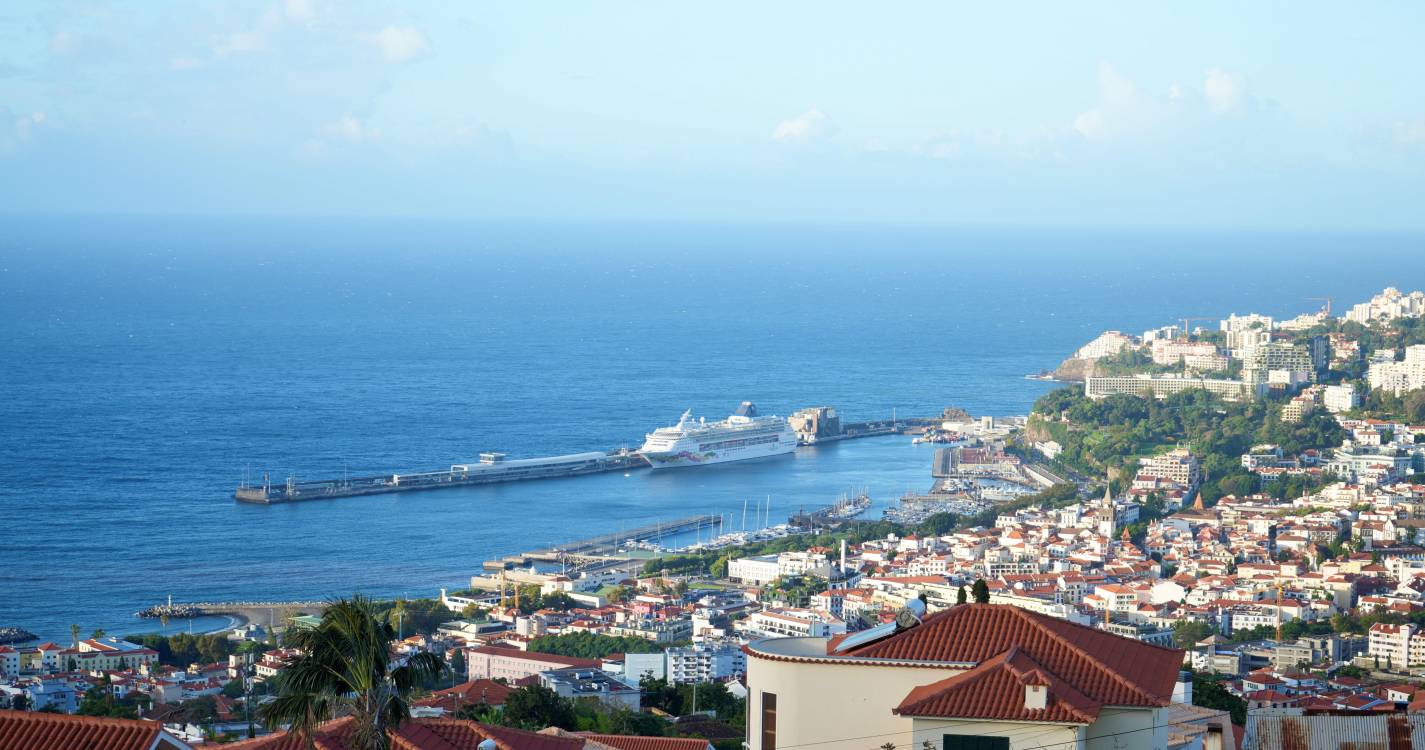 Cruzeiro Norwegian Sky traz 1.900 passageiros a passar o dia no Funchal