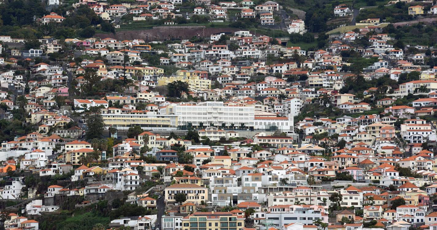 Bombeiros realizam simulacro de incêndio na Escola dos Salesianos