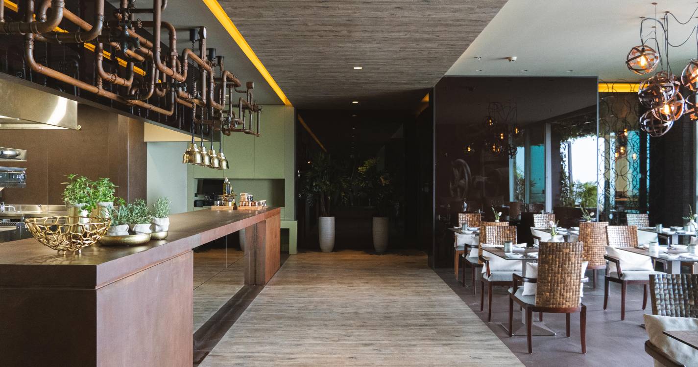 Nova cozinha e aposta no sabor local vêm ‘aquecer’ experiência gastronómica no Alambique