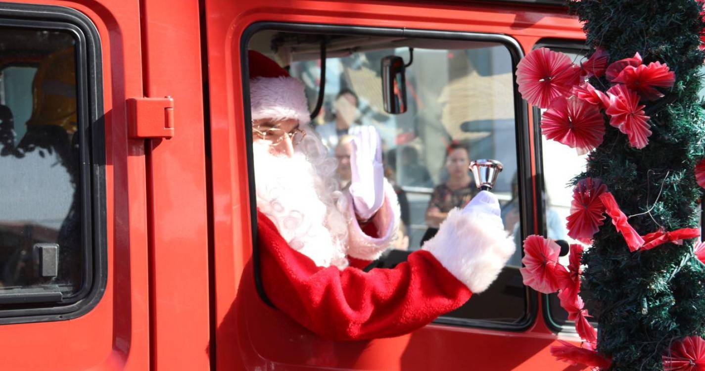 Pai Natal distribuiu prendas e alegria a dezenas de crianças na Ribeira Brava