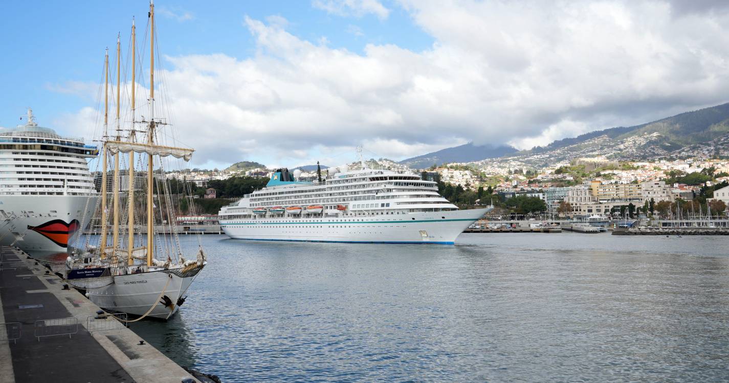 Navios movimentam hoje mais de sete mil passageiros