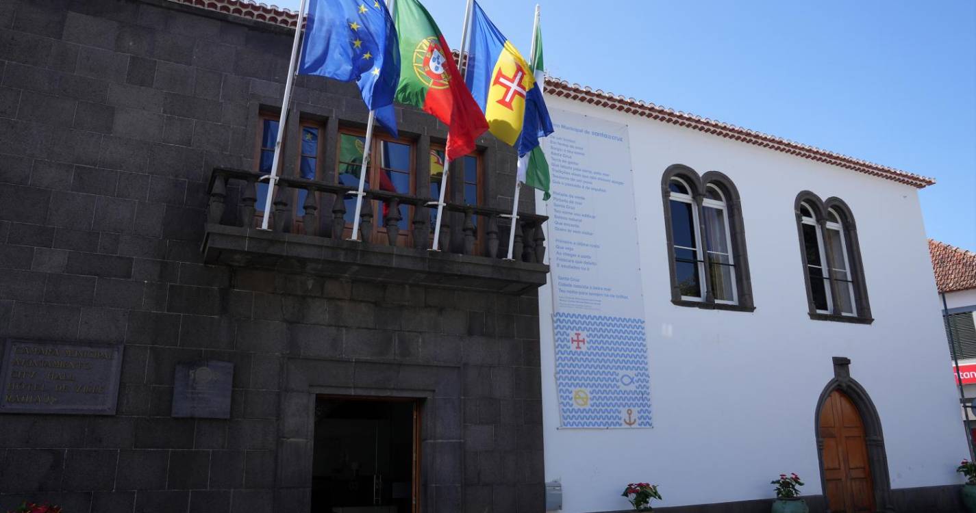 Santa Cruz atribui medalha de mérito a Paróquia da Camacha