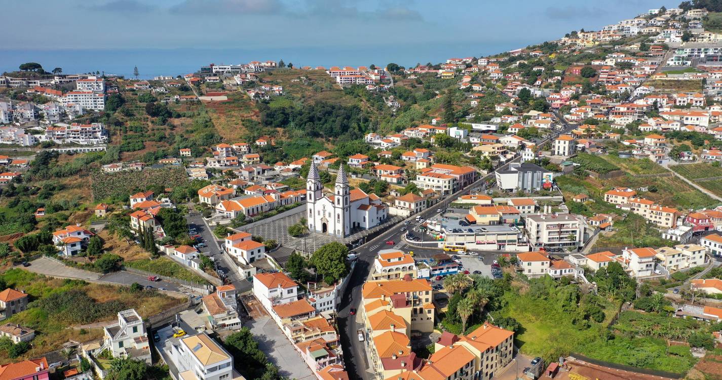 Mulher ferida em despiste automóvel em Santo António
