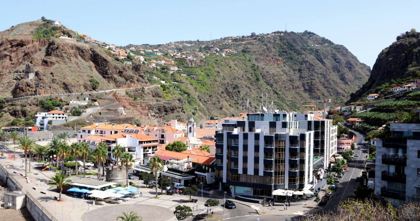 Câmara da Ribeira Brava promove campanha de Natal no comércio