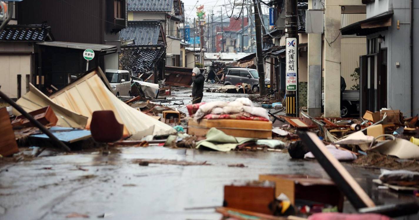 Número de desaparecidos após terramoto no Japão subiu para 323
