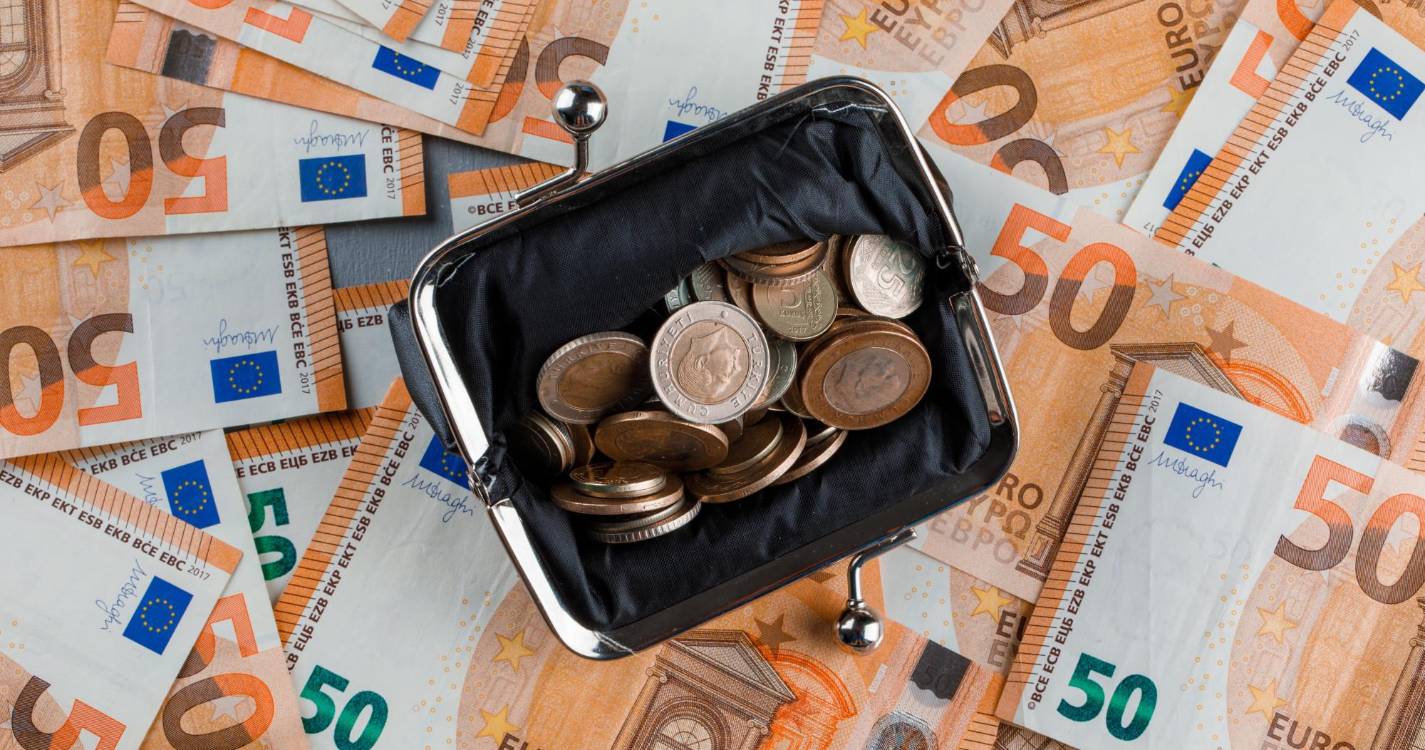 Dívida da Administração Pública Regional baixa para 4.924,8 milhões de euros