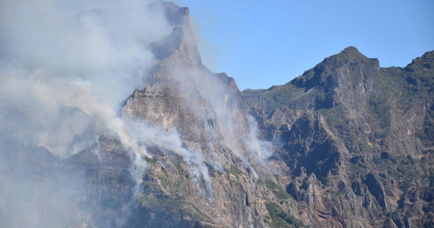 Incêndios começam a provocar derrocadas no Curral das Freiras