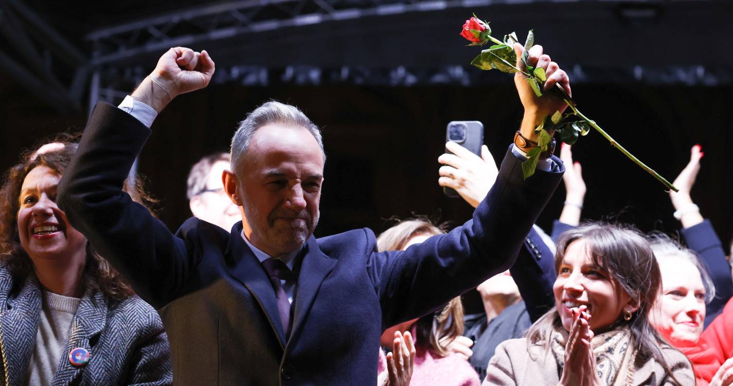 Emmanuel Grégoire vence eleições autárquicas em Paris que continua socialista