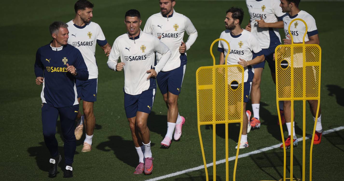 Dalot e Neves no ‘onze’ de Portugal para receber a Irlanda