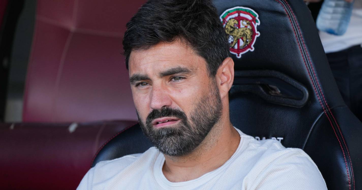 Swansea bate cláusula de Matos