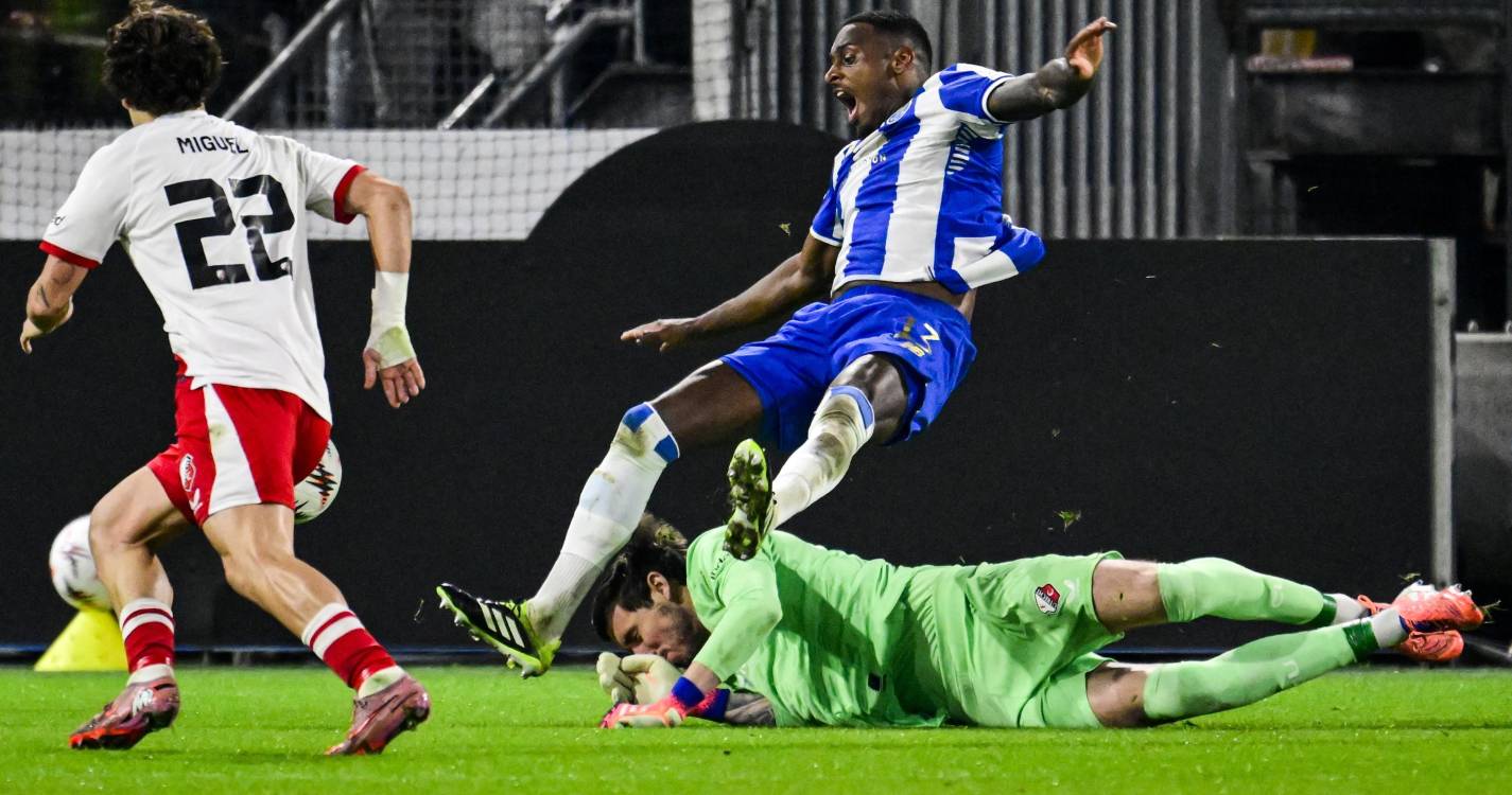 LE: FC Porto empata em Utrecht após praticamente meia hora com mais um jogador
