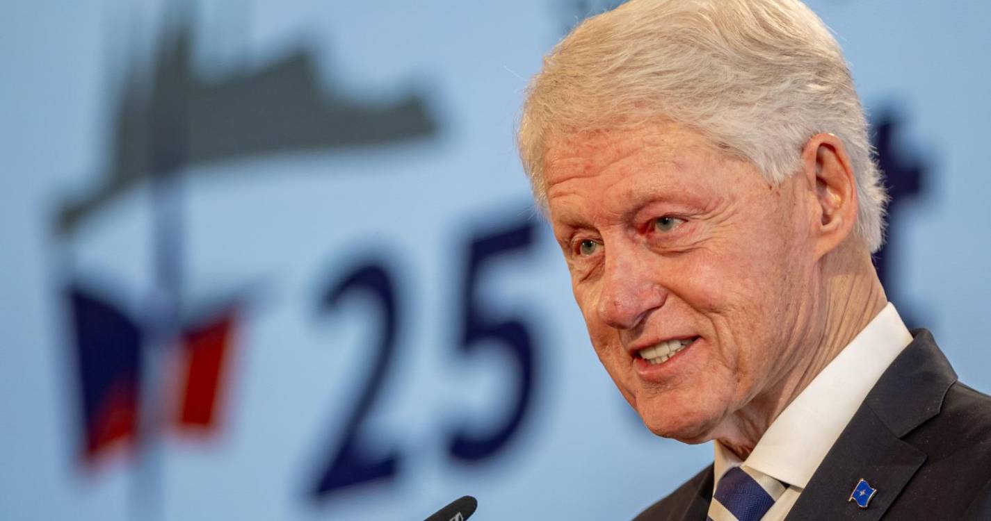 Ucrânia: Ex-presidente dos EUA Bill Clinton pede apoio da comunidade internacional