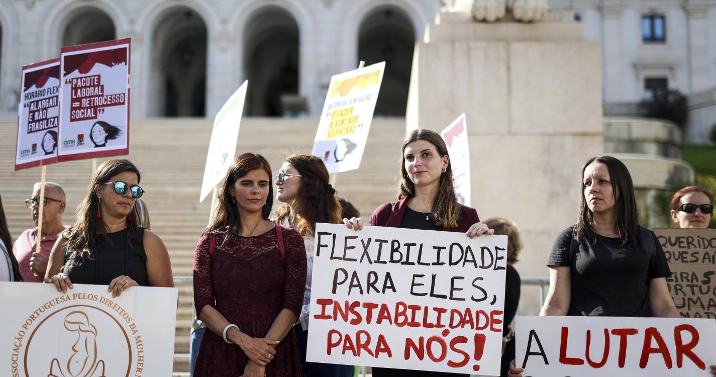 Cerca de 200 pessoas junto ao parlamento contra proposta de reforma laboral do Governo