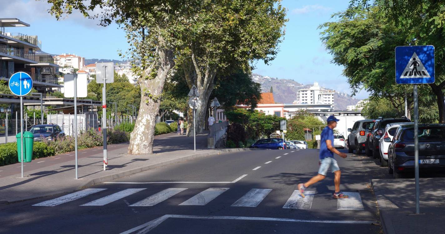 Mulher hospitalizada após sofrer doença súbita na Estrada Monumental