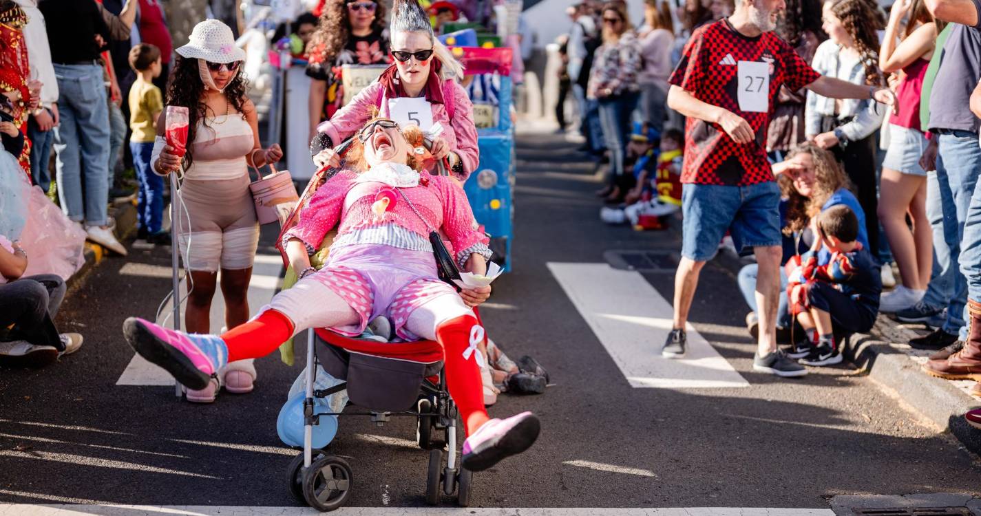 Mascarados do Arco da Calheta mostram como se brinca ao Carnaval