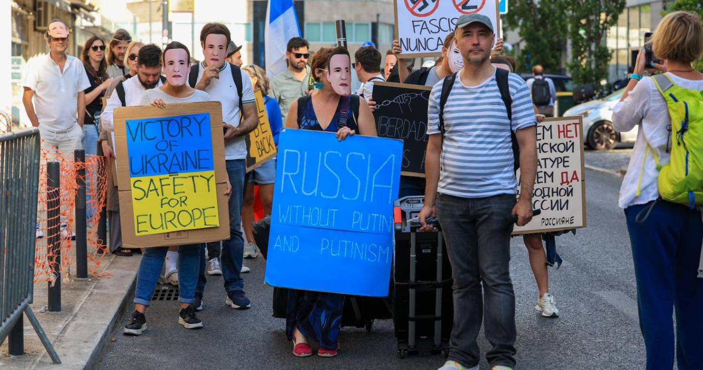 Opositor russo homenageado junto a embaixada no seu aniversário