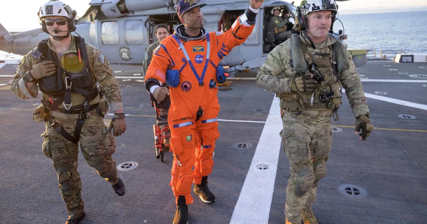 Artemis II conclui missão com sucesso meio século depois da Apollo. Veja as imagens