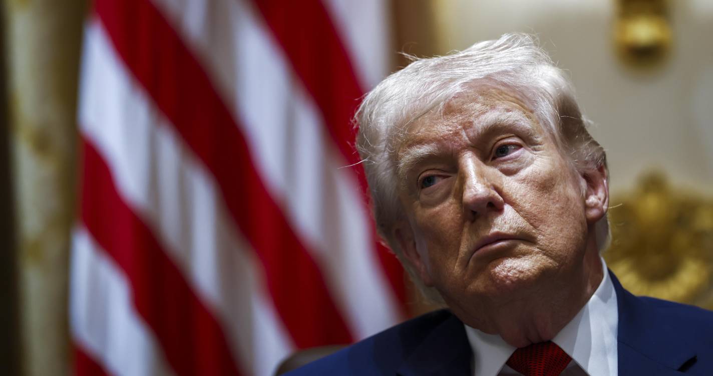 Irão:Trump prolonga até seis de abril ultimato para que o Irão reabra estreito de Ormuz