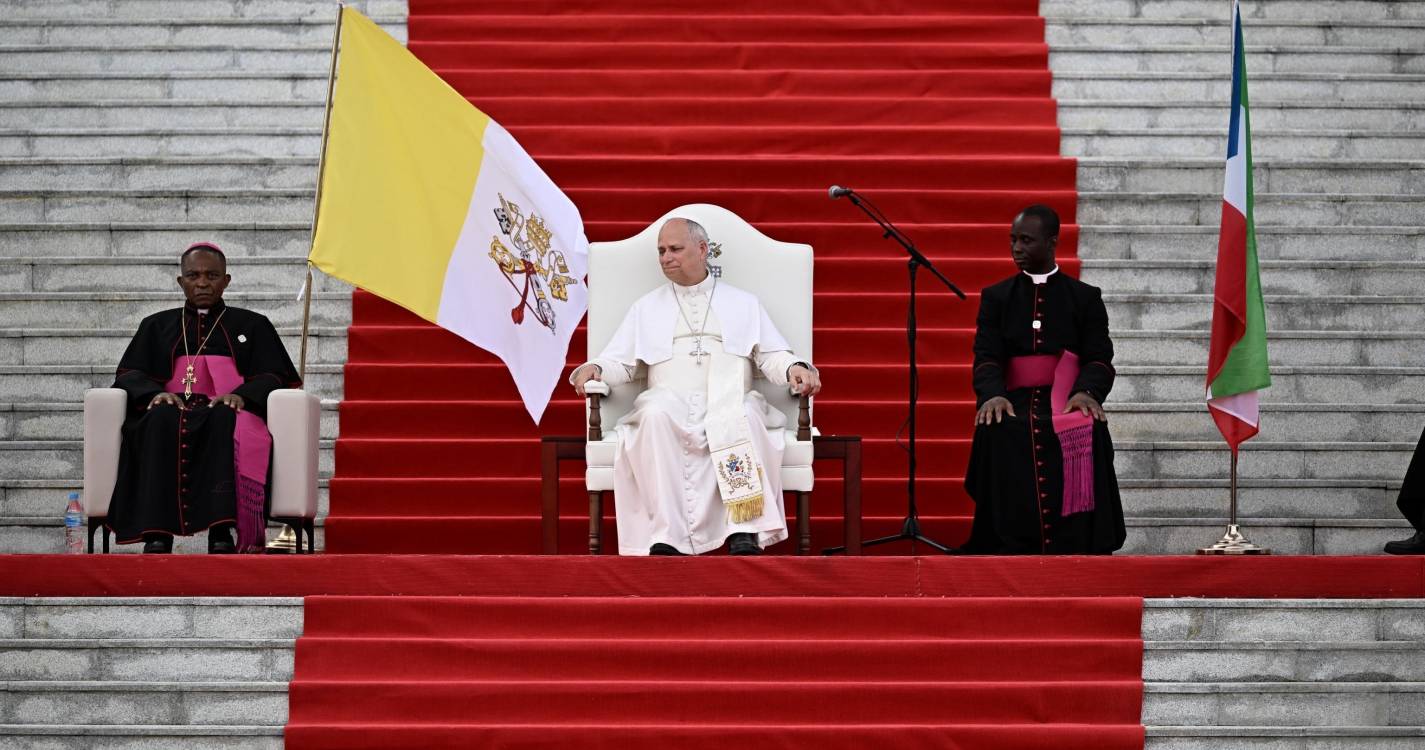 Papa critica na Guiné Equatorial colonização dos recursos minerais de África