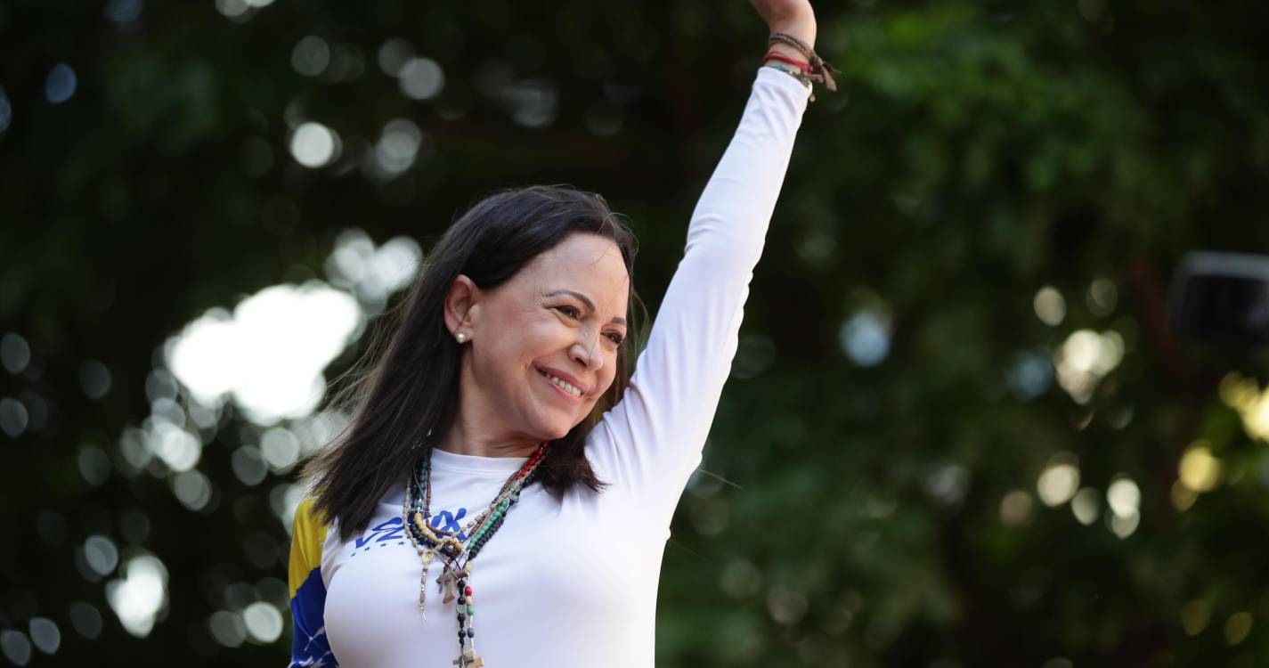 Corina Machado confirma presença em Oslo para receber Nobel da Paz