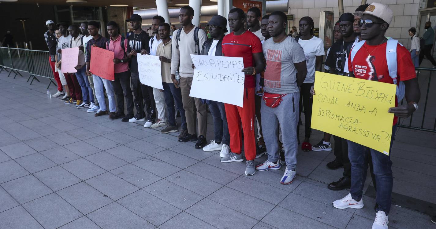 Guineenses autorizados a entrar em Portugal após prova de inscrição no ensino superior