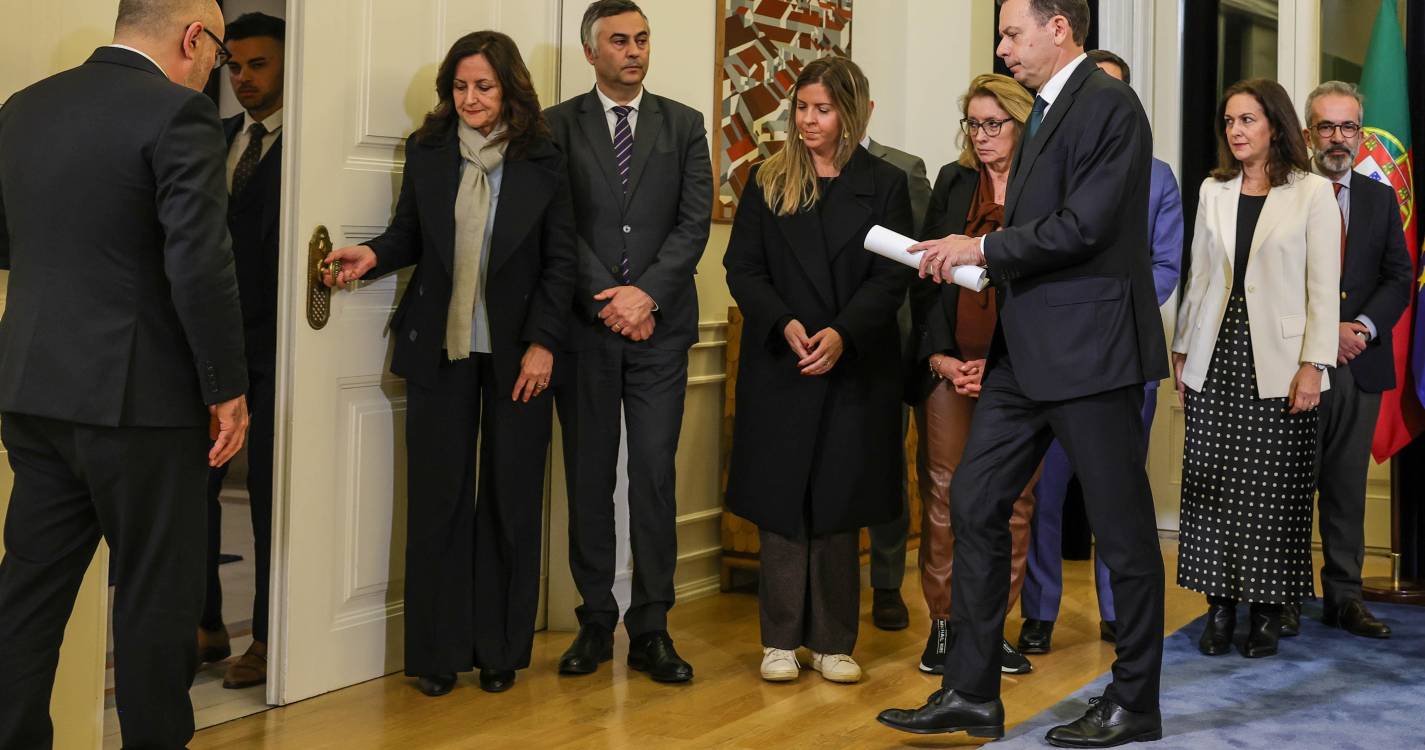 Ministro das Finanças diz que moção de confiança não se justifica se moção de censura for rejeitada