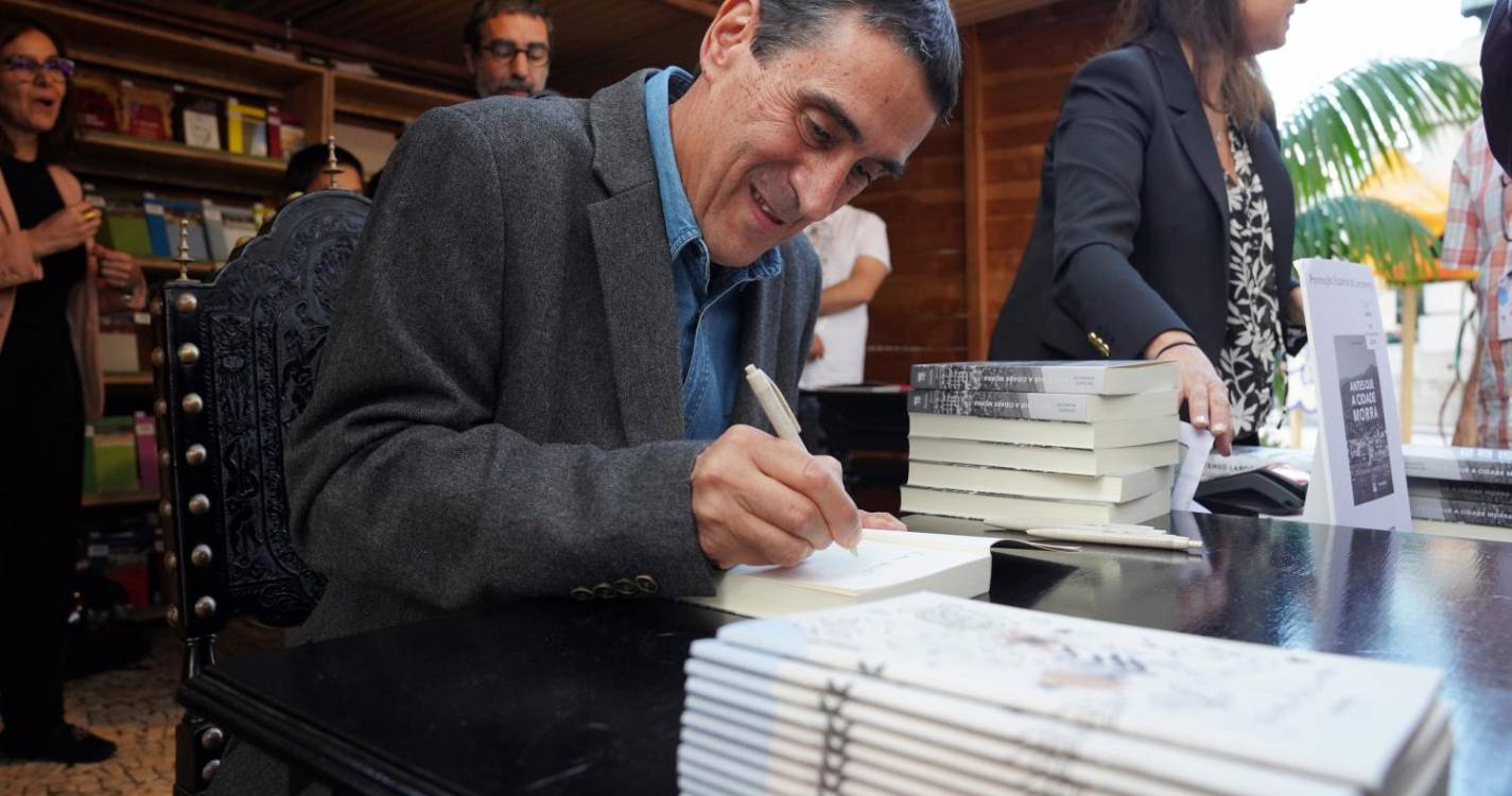 Veja como foi o segundo dia da Feira do Livro (com fotos)