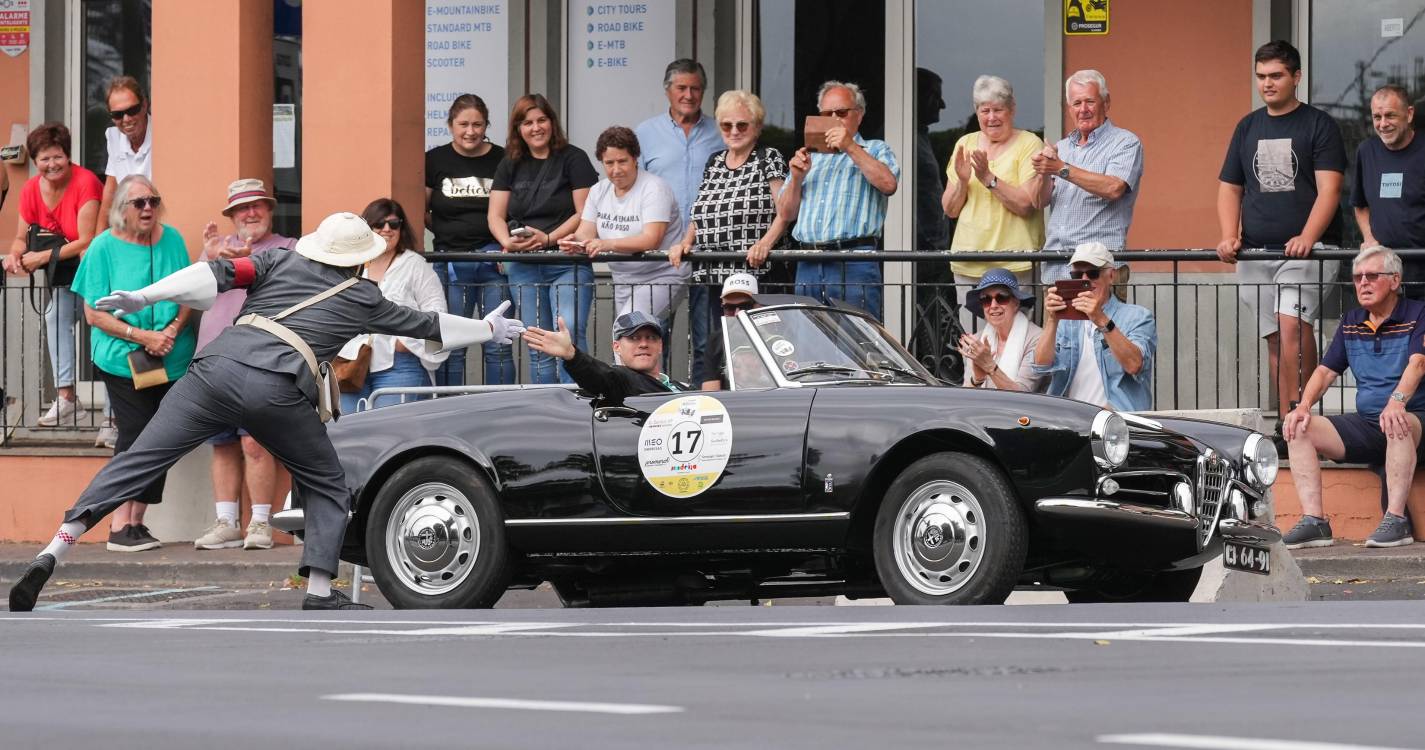 Percorra a galeria que mostra como foi o desfile em ‘grande estilo’ de clássicos