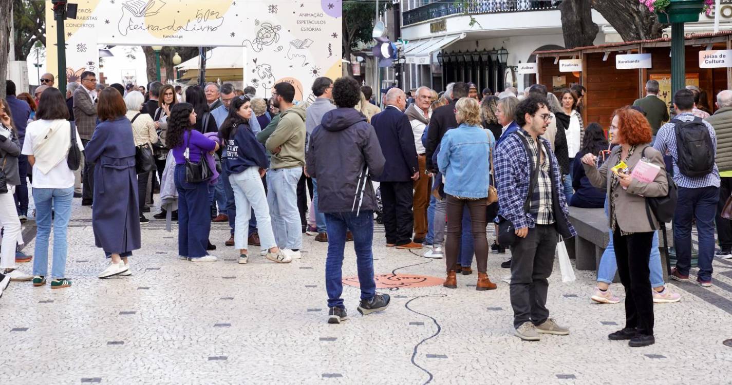 Veja como foi o segundo dia da Feira do Livro (com fotos)