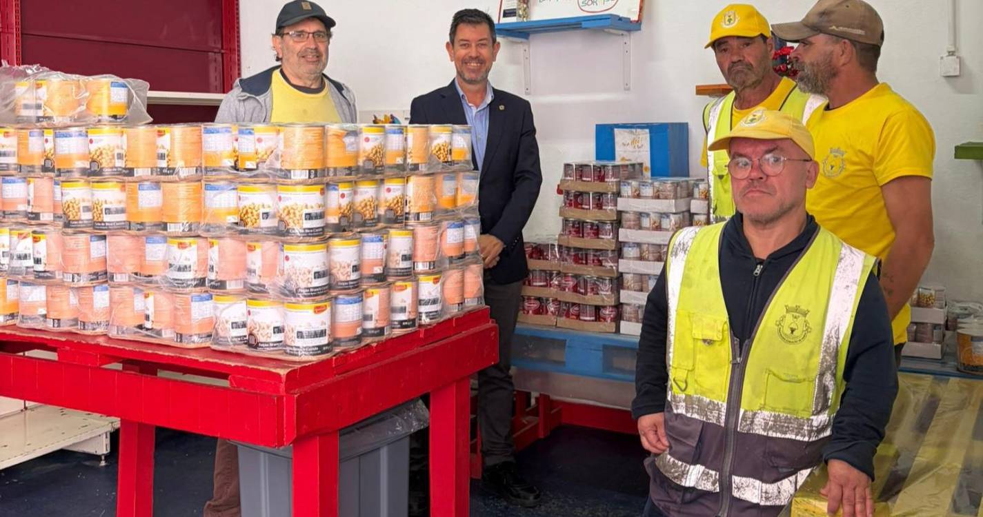 Imaculado oferece alimentos à Associação Monte de Amigos