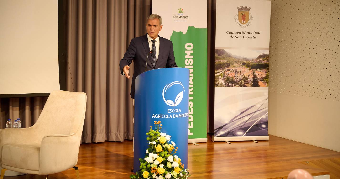Eduardo Jesus defende equilíbrio entre turismo, preservação ambiental e qualidade de vida dos residentes