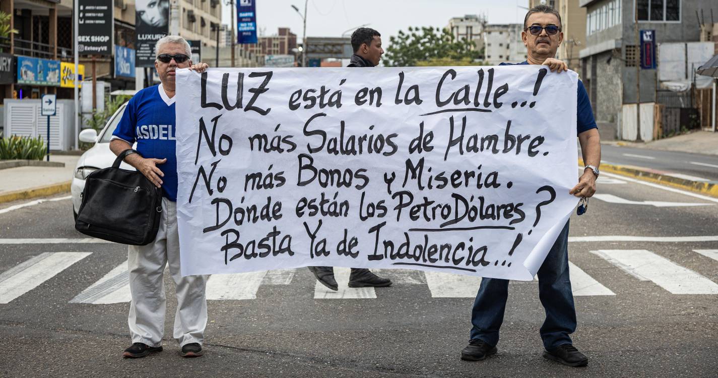 Venezuela: Polícia dispersa manifestantes com gás lacrimogéneo em Caracas