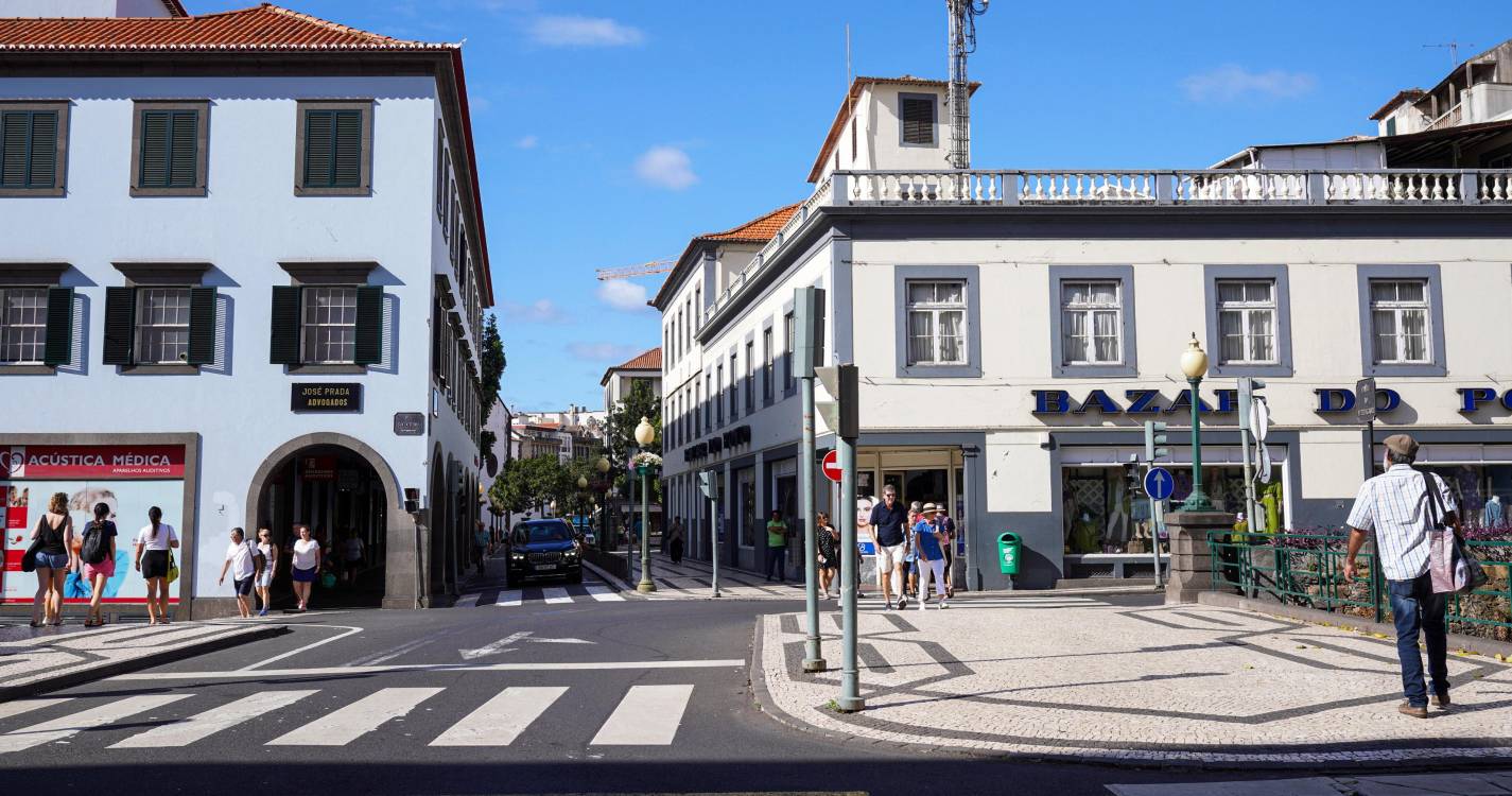 Turista fica ferido após queda na estrada
