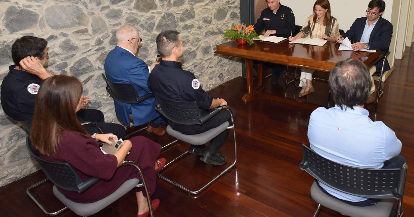 Assinatura de protocolo entre a Secretaria de Saúde e Proteção Civil e a MEO