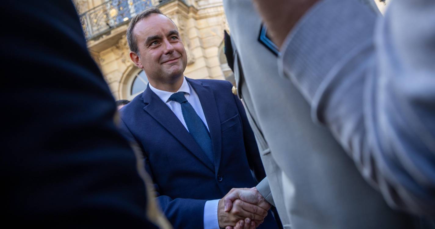 PM francês vai retirar medida do antecessor de supressão de feriados