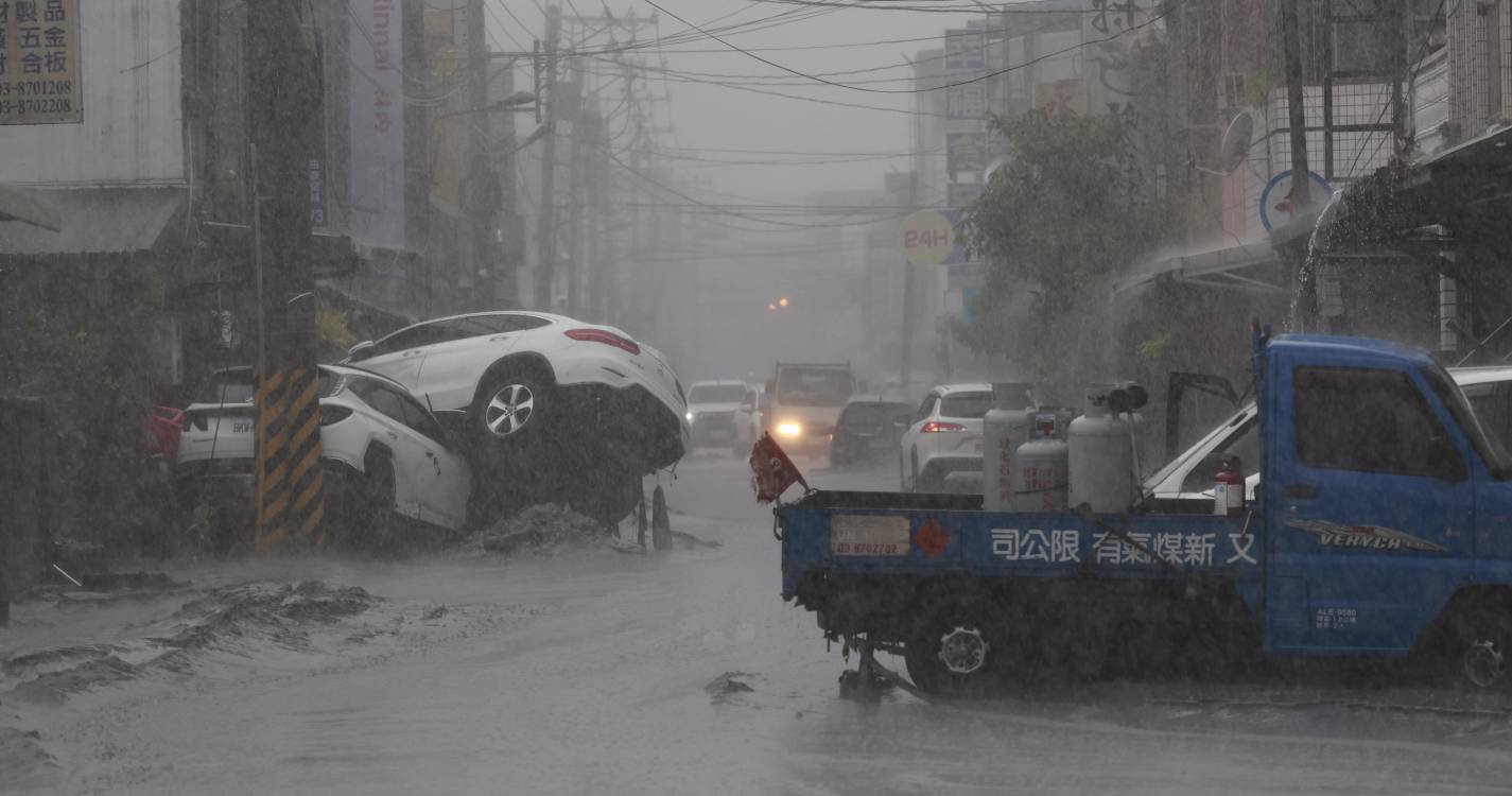 Equipas procuram 124 desaparecidos em Taiwan após maior tempestade do ano