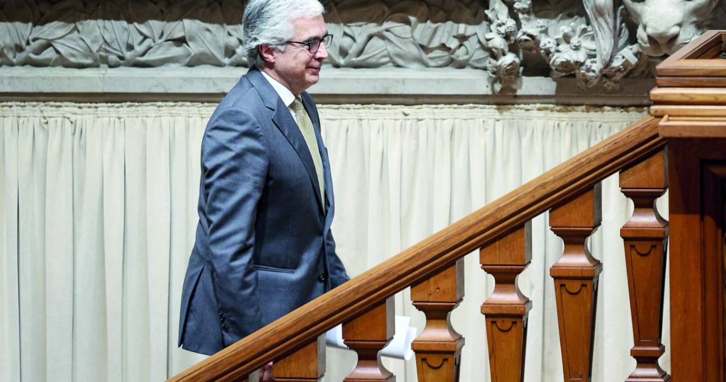 PGR deve ir ao parlamento explicar processos que criam crises políticas, diz Aguiar-Branco