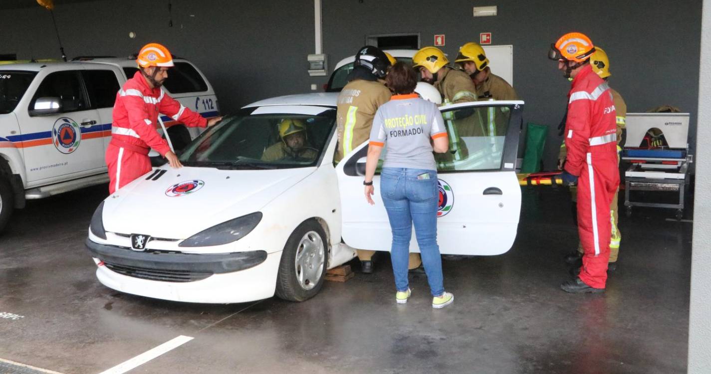 Proteção Civil implementa primeira formação de Salvamento e Desencarceramento em Veículos de Competição