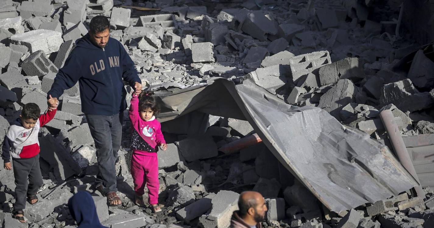 Dez crianças morreram de subnutrição em hospital de Gaza