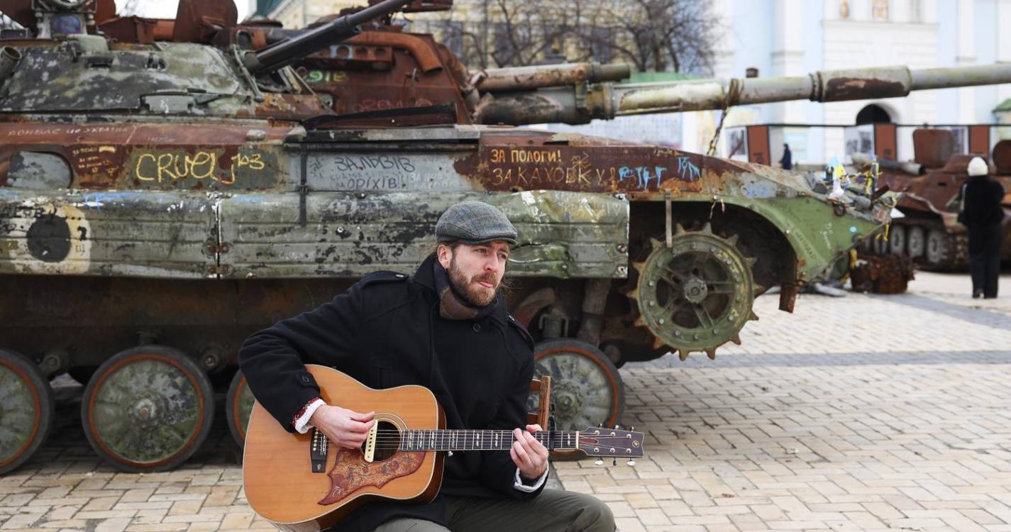 Ucrânia: Cicatrizes de guerra mostram-se a céu aberto em Kiev