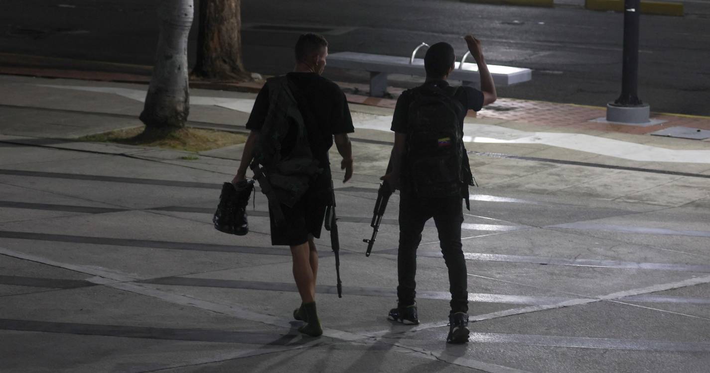 Embaixada em Caracas pede aos portugueses para ficarem em casa após ataques dos EUA